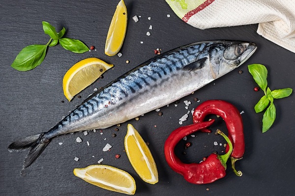 Nếu bạn đang mang thai hoặc bị dị ứng hải sản thì không nên ăn cá thu