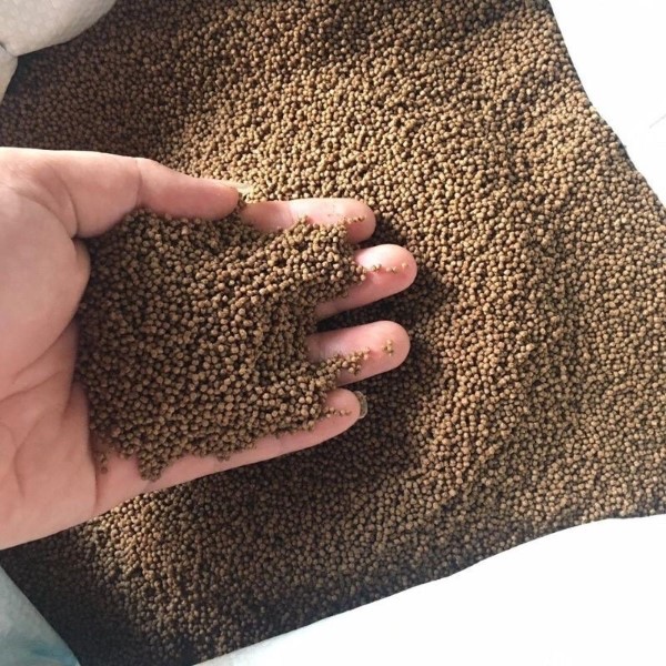 Ngoài việc phân loại theo công dụng chính, cám cho cá koi còn được chia thành các loại dựa trên đặc tính sản phẩm Ngoài việc phân loại theo công dụng chính, cám cho cá koi còn được chia thành các loại dựa trên đặc tính sản phẩm